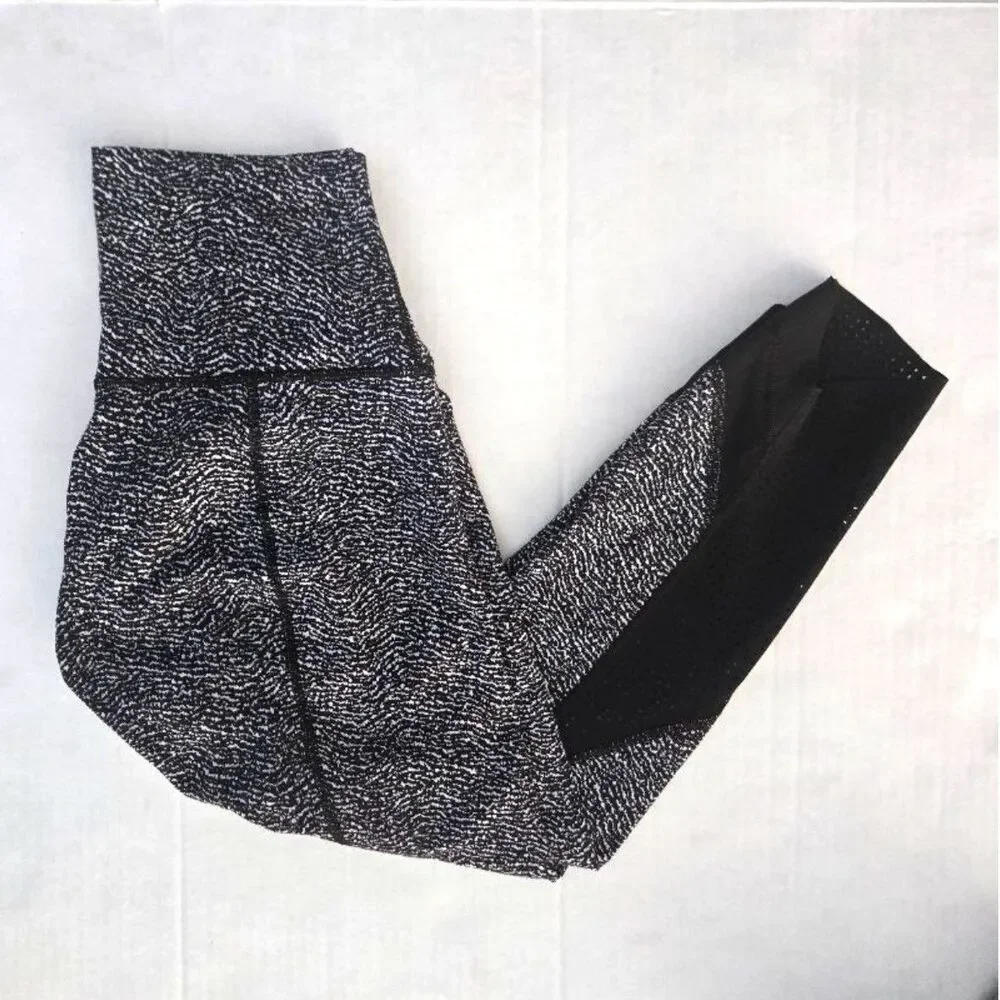 Lululemon • Wunder‎ Under Laser Cut Studio Crop Leggings • Size 8 • Black/White